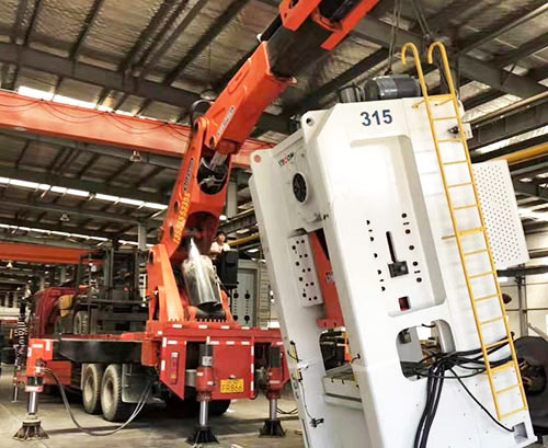 灵宝附近随车吊出租，轻松解决运输难题