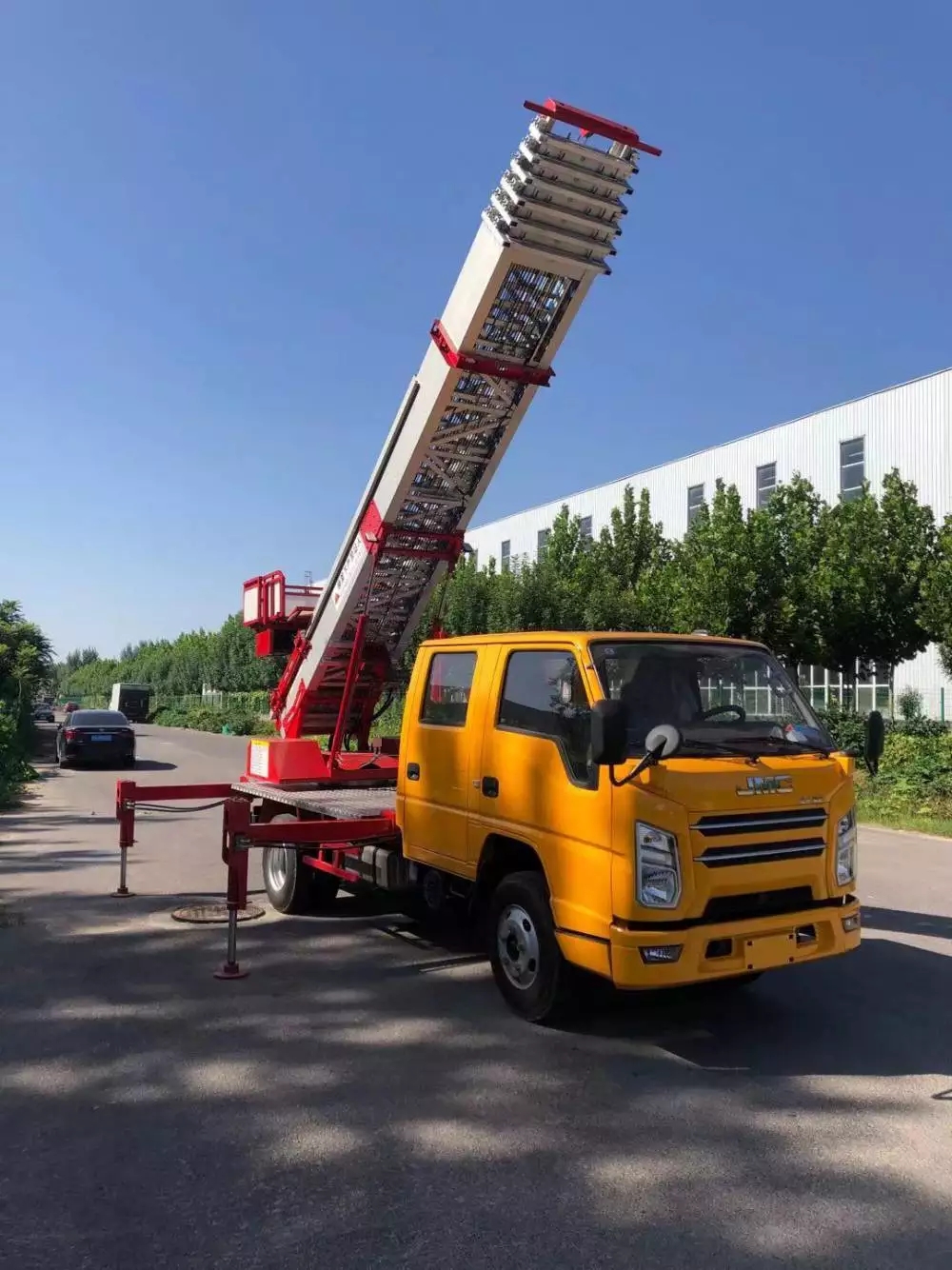 灵宝附近的云梯车出租服务：轻松解决高空作业需求